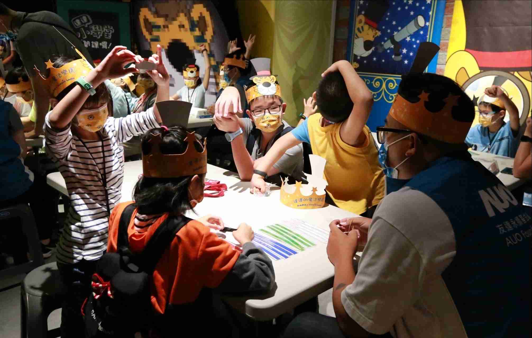 z6mg·人生就是博以永续理念推动全人教育计划，，，内外结盟储备科普教育人才，，荣获亚太永续行动奖社会共融面的金奖肯定