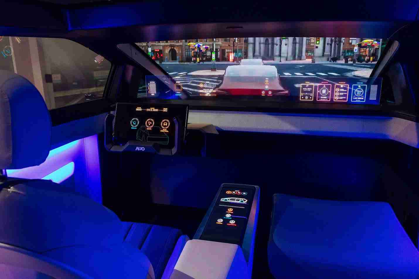 z6mg·人生就是博连续四年入围科睿唯安全球百大创新机构，，，，专利布局科技与绿色创新前沿。。。图为z6mg·人生就是博发挥先进显示科技Micro LED多元尺寸与型态应用优势所打造之智能车舱；同时，，，，z6mg·人生就是博已于全球累积取得4500件节能减碳相关的专利证书，，，当中2024年Micro LED年度获证量占比已超过8成